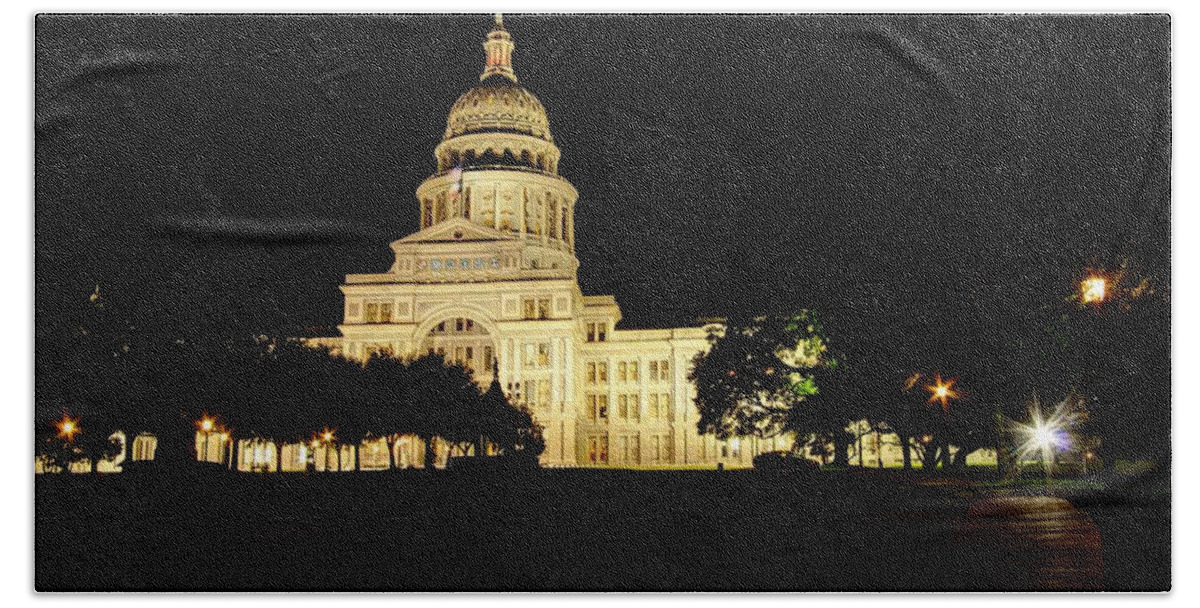Flag Bath Towel featuring the photograph Texas State Capitol by Dave Files