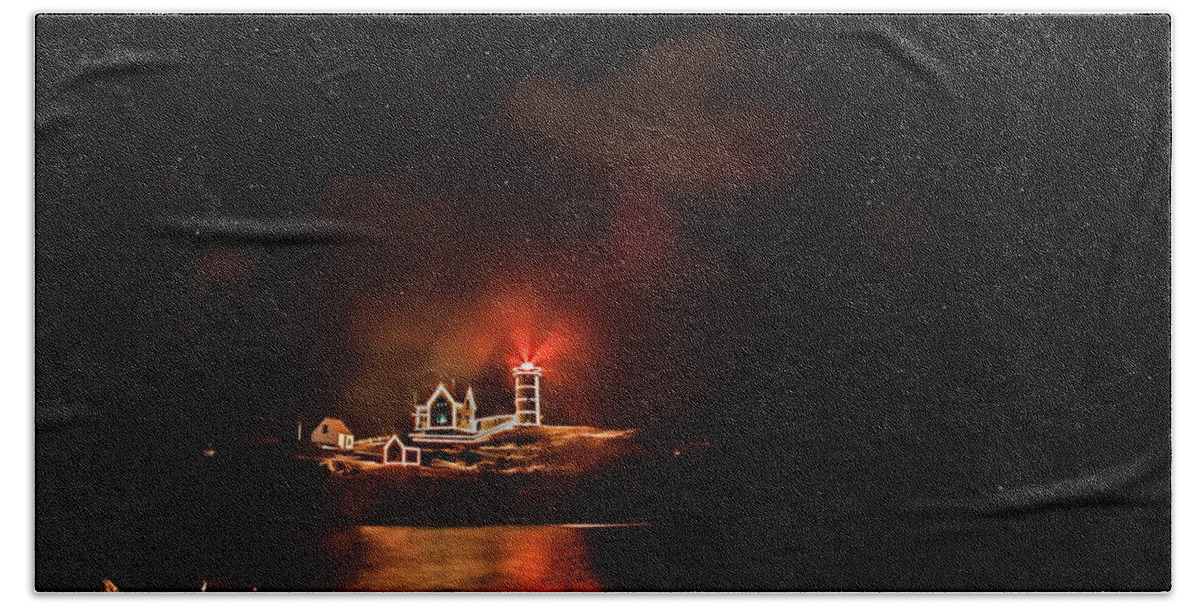 Nubble Lighthouse Hand Towel featuring the photograph The fog rolls in by Jeff Folger