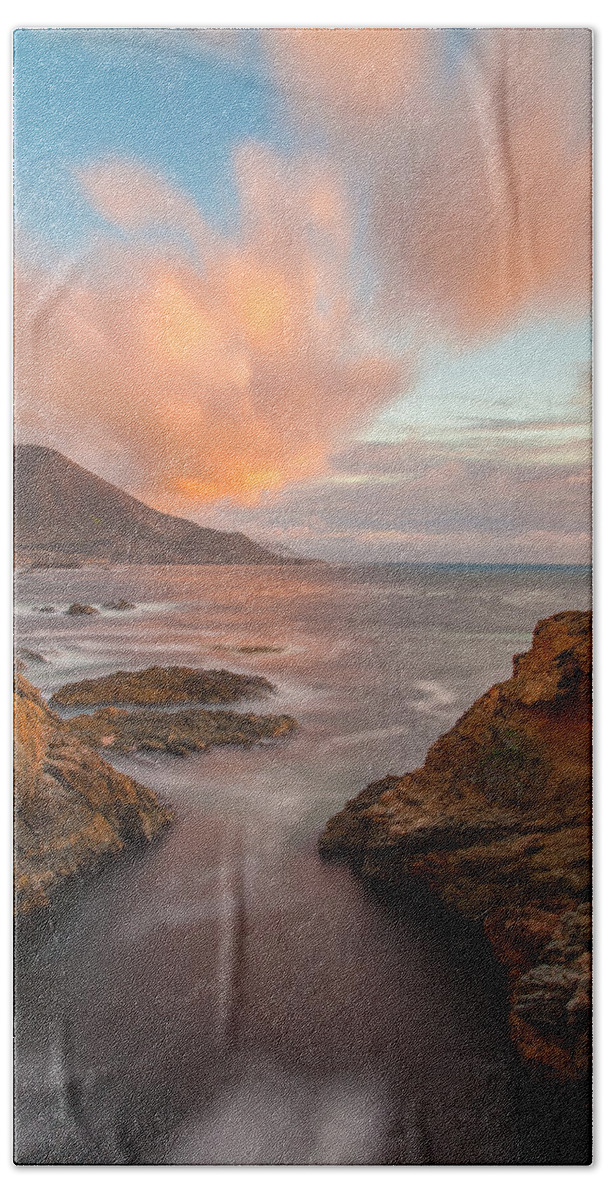 Landscape Bath Towel featuring the photograph The Golden Hour 1 by Jonathan Nguyen