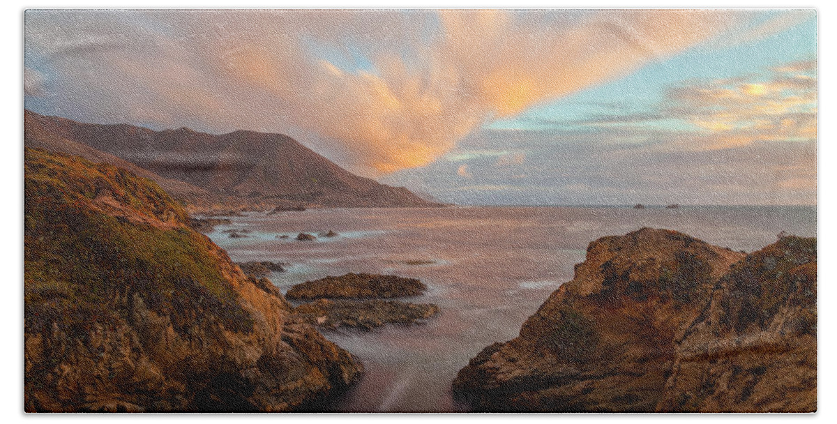 Landscape Bath Towel featuring the photograph The Golden Hour 2 by Jonathan Nguyen