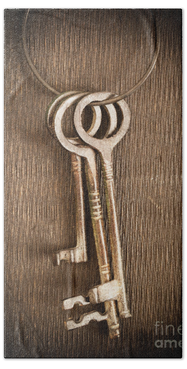 Keys Bath Towel featuring the photograph The Keys by Edward Fielding