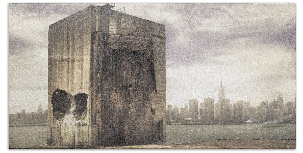 Skyline Drive In Bath Sheet featuring the photograph Apocalypse Brooklyn Waterfront - Brooklyn Ruins and New York Skyline by Gary Heller