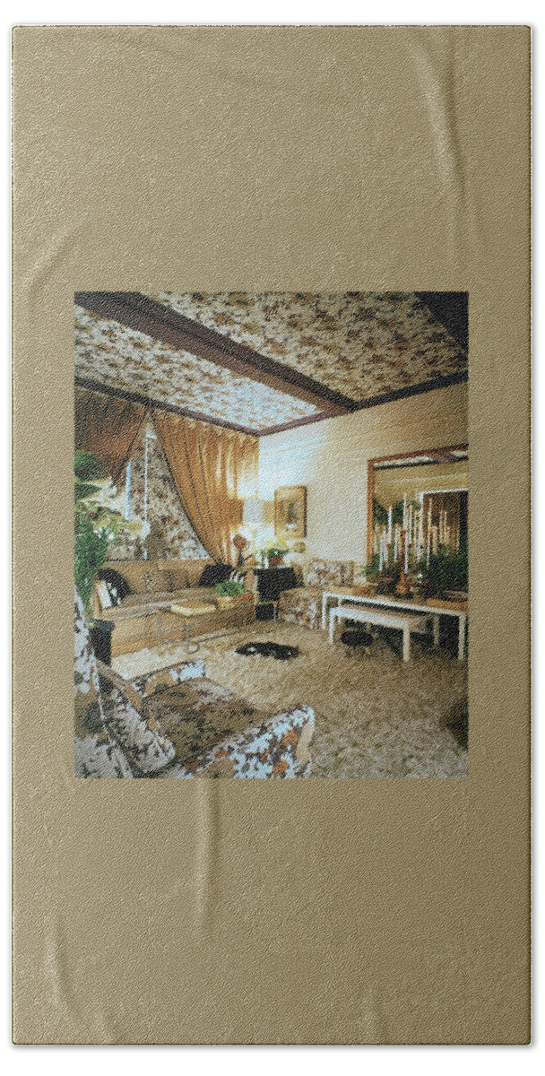 The Living Room Of Leoda De Mar's Home Hand Towel