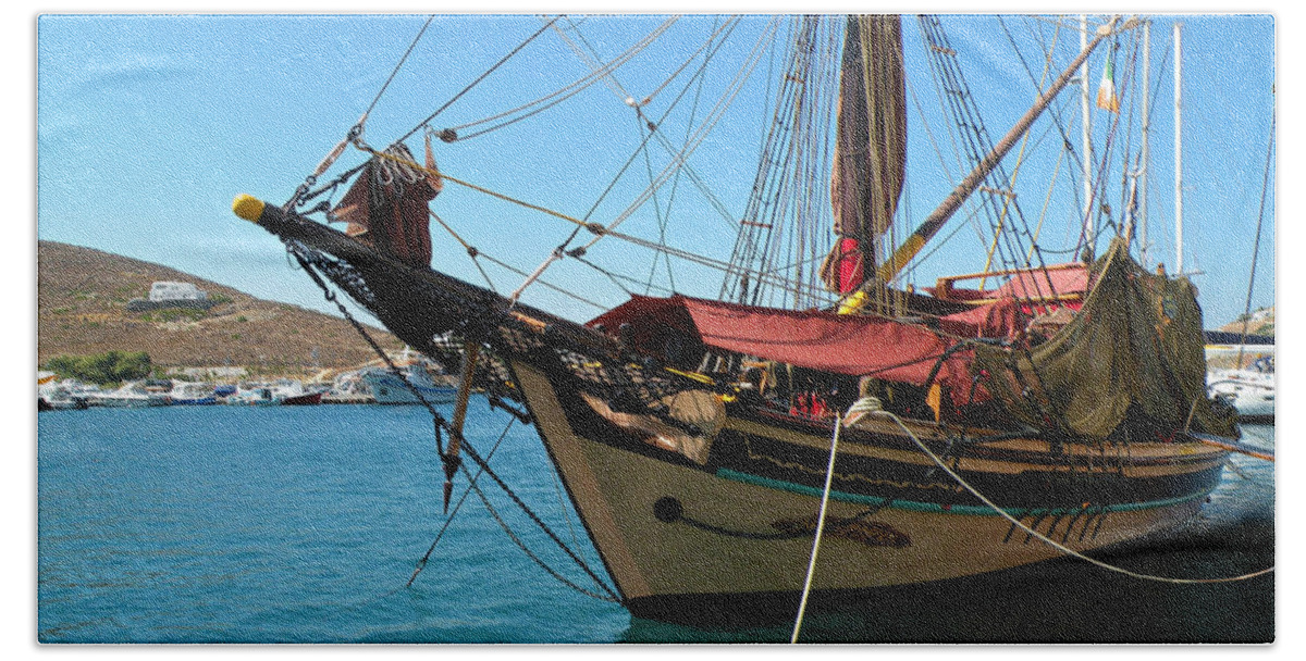 Ios Bath Towel featuring the photograph The Pirate Ship by Micki Findlay