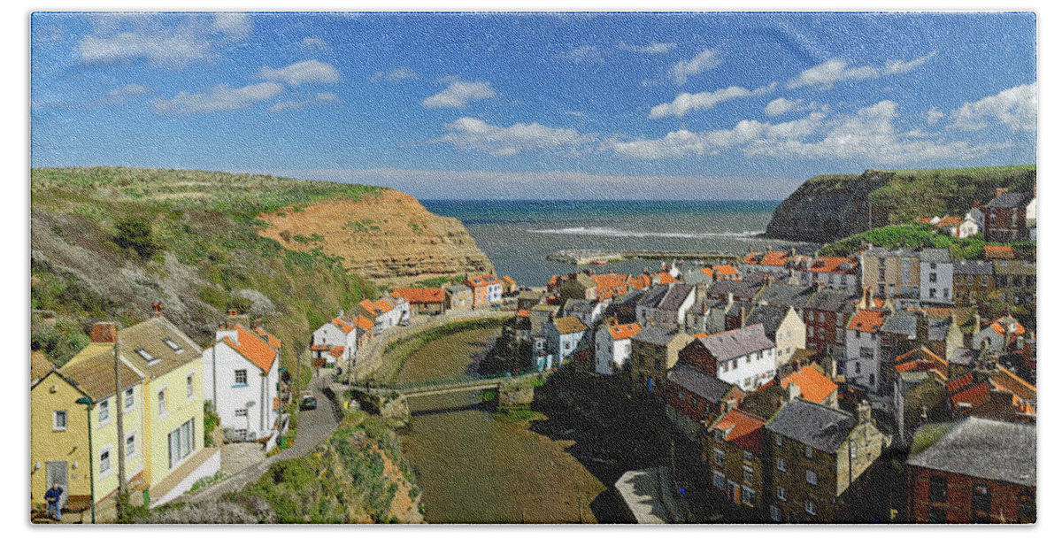 Britain Bath Towel featuring the photograph The Seaside Village of Staithes by Rod Johnson