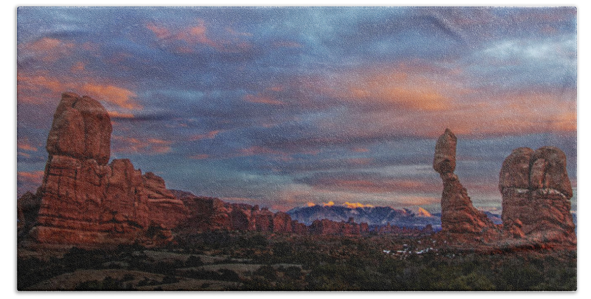 Balanced Rock Bath Towel featuring the photograph The Sun Sets at Balanced Rock by Roman Kurywczak