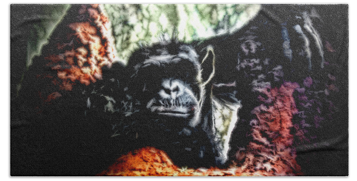 Zoo Bath Towel featuring the photograph The Thinker by Lucy VanSwearingen