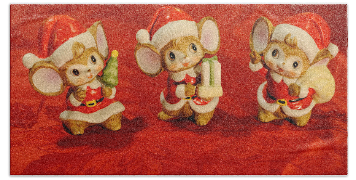 Christmas Bath Towel featuring the photograph Three Little Christmas Mice by Luke Moore