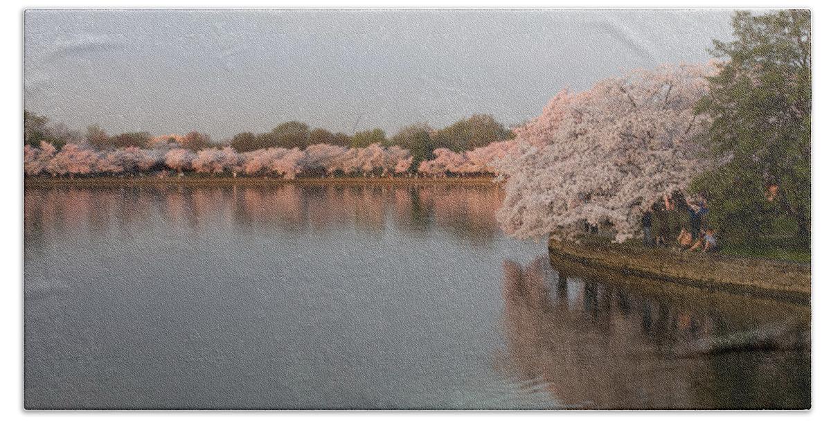 Washington Dc Bath Towel featuring the photograph Tidal Basin in Bloom by Leah Palmer