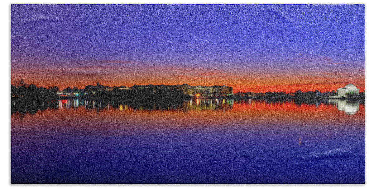 Dc Bath Towel featuring the photograph Tidal Basin Sunrise by Metro DC Photography