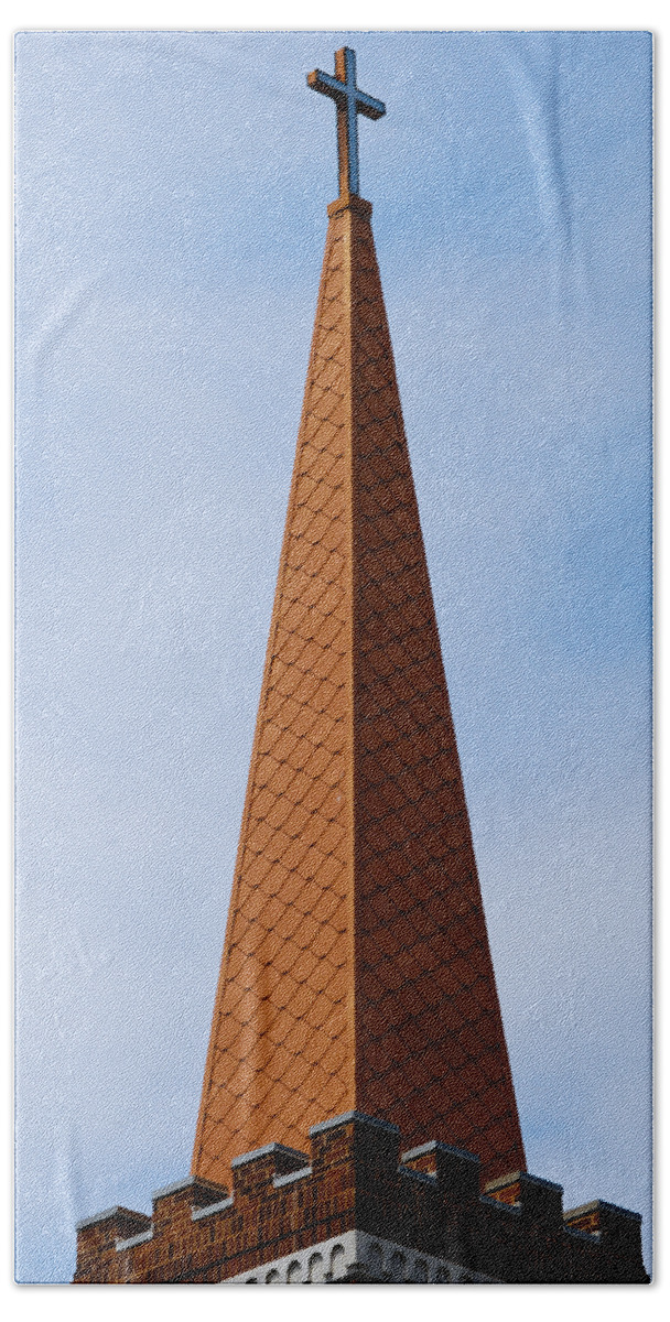 Architecture Bath Towel featuring the photograph Tip of the Tall Steeple by Christi Kraft
