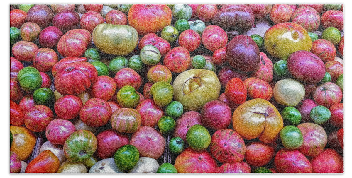 Fruit Bath Towel featuring the photograph Tomatoes by Bill Owen