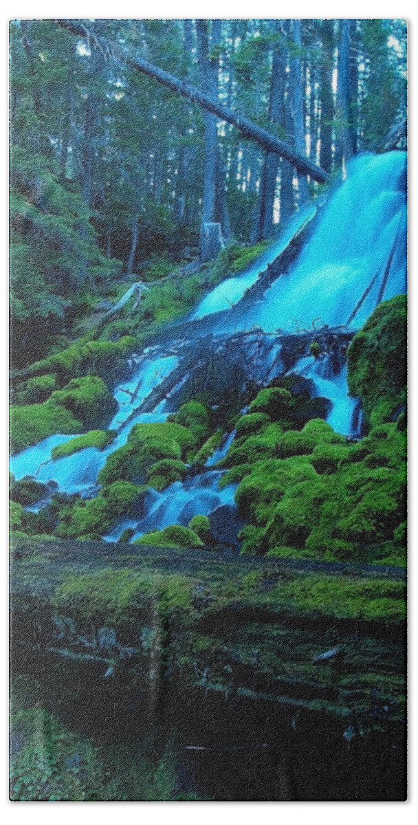 Waterfall Bath Towel featuring the photograph Top Part of Clearwater Falls by Teri Schuster