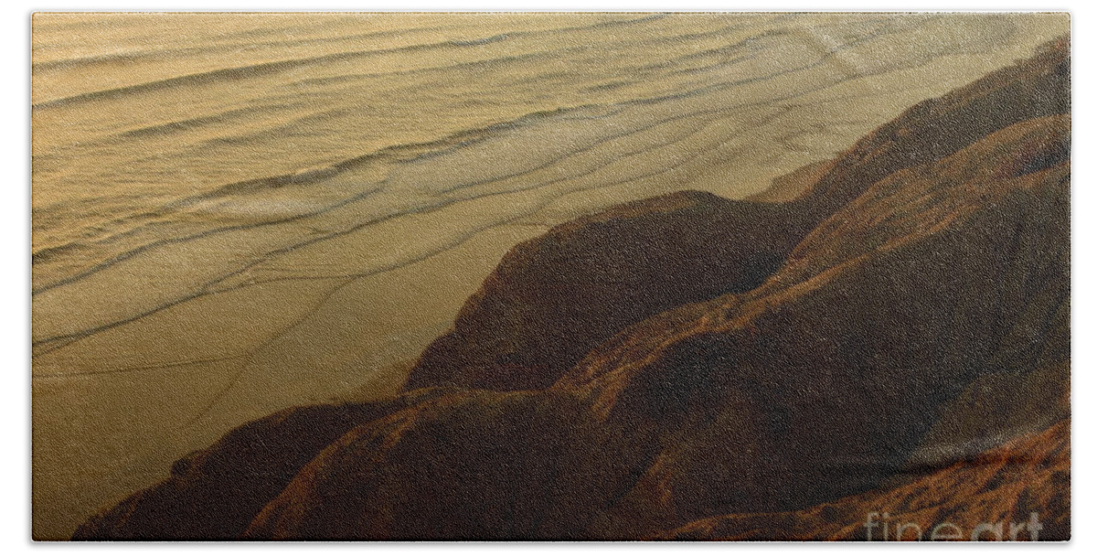 Landscapes Bath Towel featuring the photograph Torrey Pines Waves by John F Tsumas