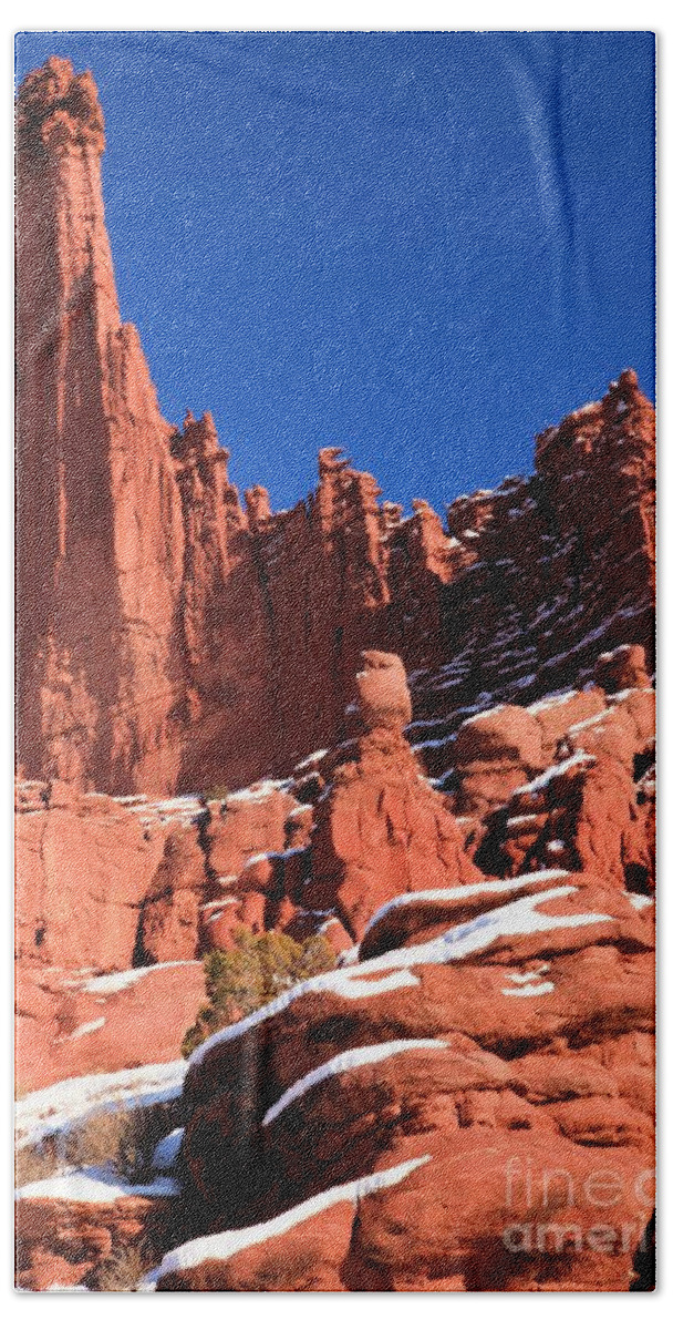 Fisher Towers Bath Towel featuring the photograph Towers In The Sky by Adam Jewell