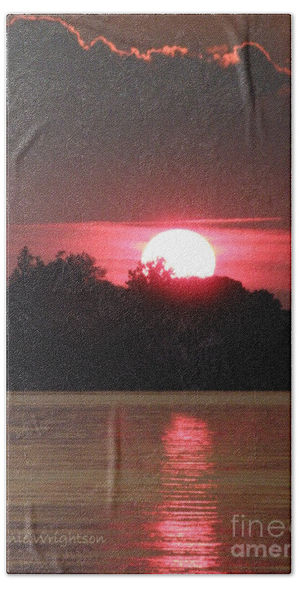 Sunset Bath Towel featuring the photograph Tred Avon Sunset by Lainie Wrightson