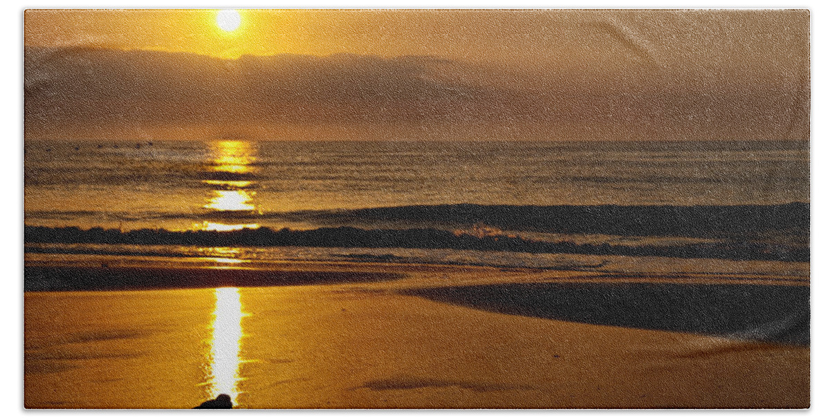Tybee Bath Towel featuring the photograph Tybee Sunrise by Diana Powell