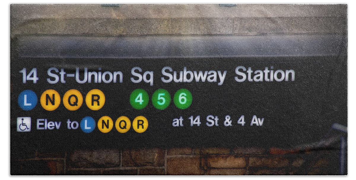 Union Square Bath Towel featuring the photograph Union Square Subway Station by Susan Candelario