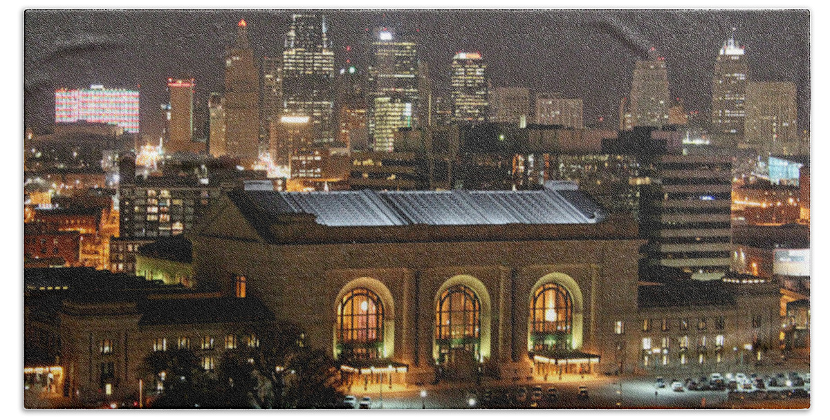 Union Station Bath Towel featuring the photograph Union Station at Night by Lynn Sprowl