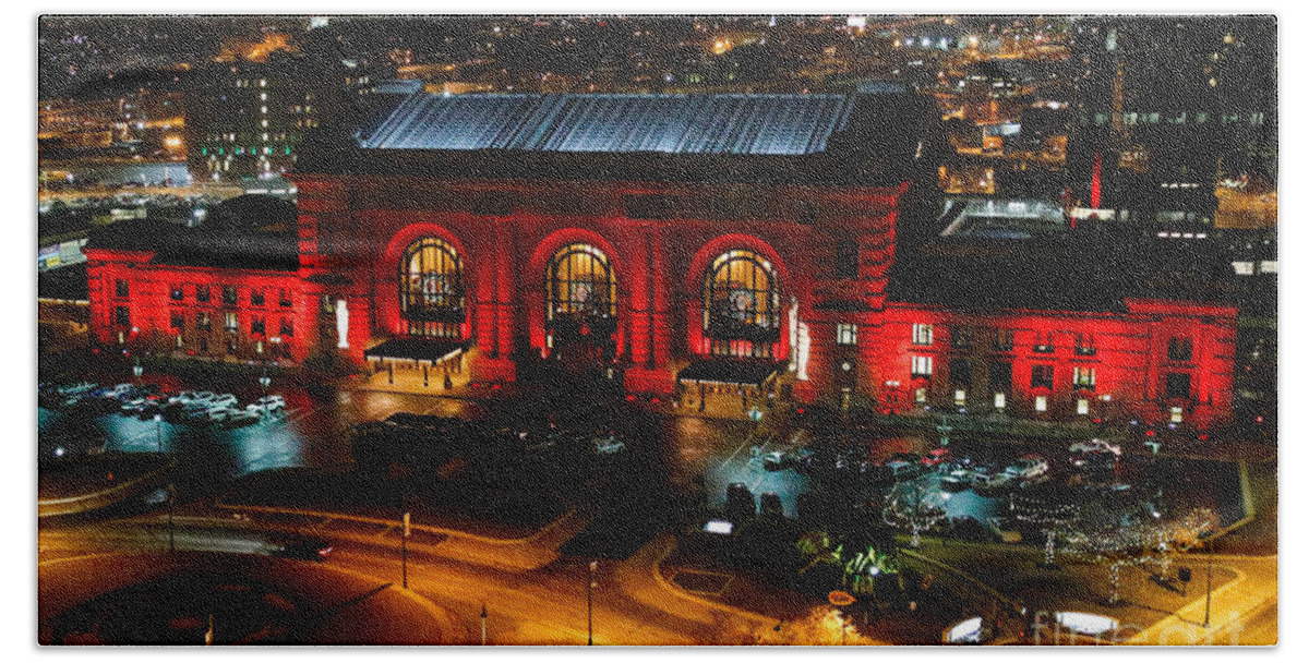 Union Station Bath Towel featuring the photograph Union Station in Kansas City by Lynn Sprowl