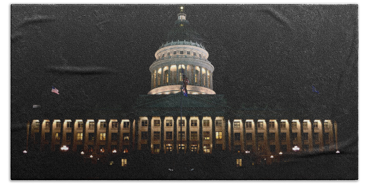 Architecture Bath Towel featuring the photograph Utah State Capitol Front by David Andersen