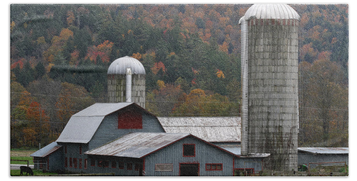 New Bath Towel featuring the photograph Vermont Farm by Juergen Roth