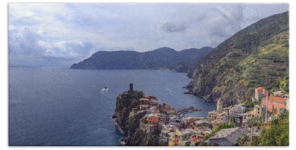 Europe Bath Towel featuring the photograph Vernazza by the Sea by Matt Swinden