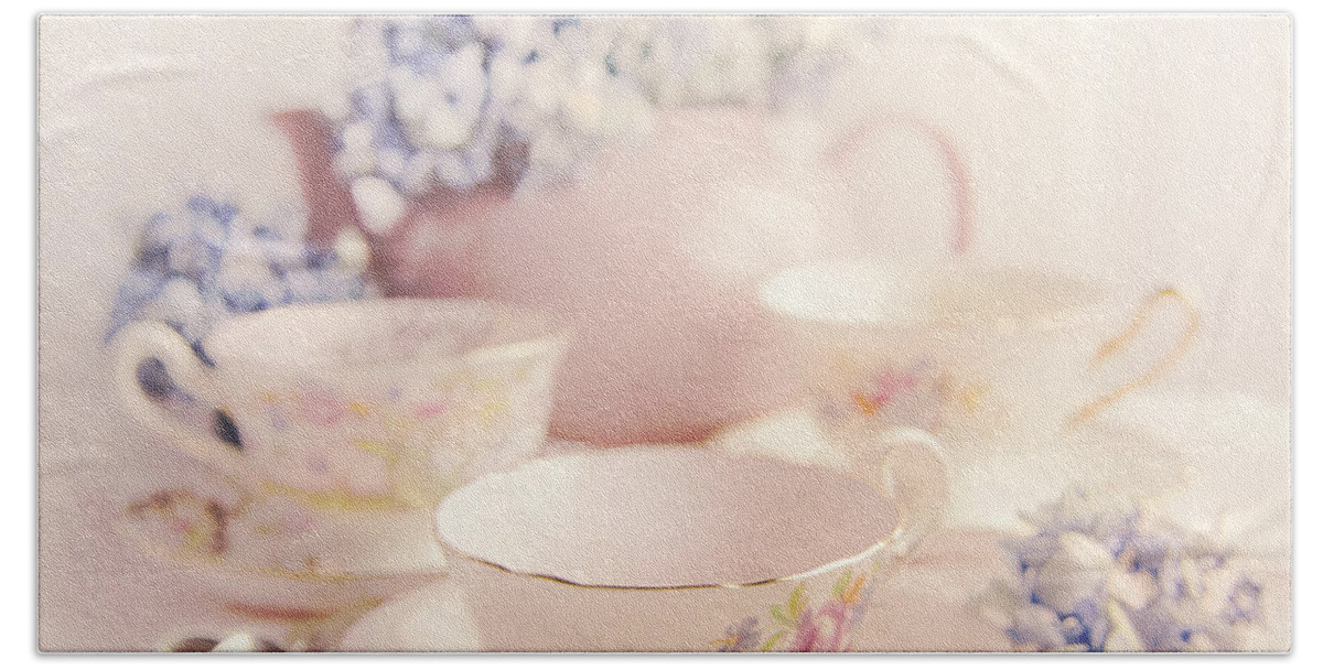 Kitchen Bath Towel featuring the photograph Vintage Teacups by Theresa Tahara