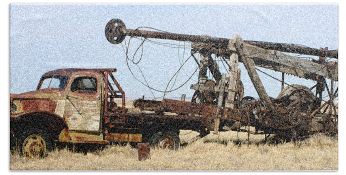 Thank You For Buying A 40.000 X 13.375 Print Of Vintage Water Well Drilling Truck To A Buyer From Ramah Hand Towel featuring the photograph Vintage water well drilling truck by Jack Pumphrey