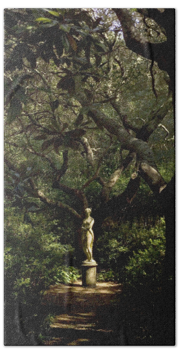 North Carolina Bath Towel featuring the photograph Virginia Dare Statue by Greg Reed