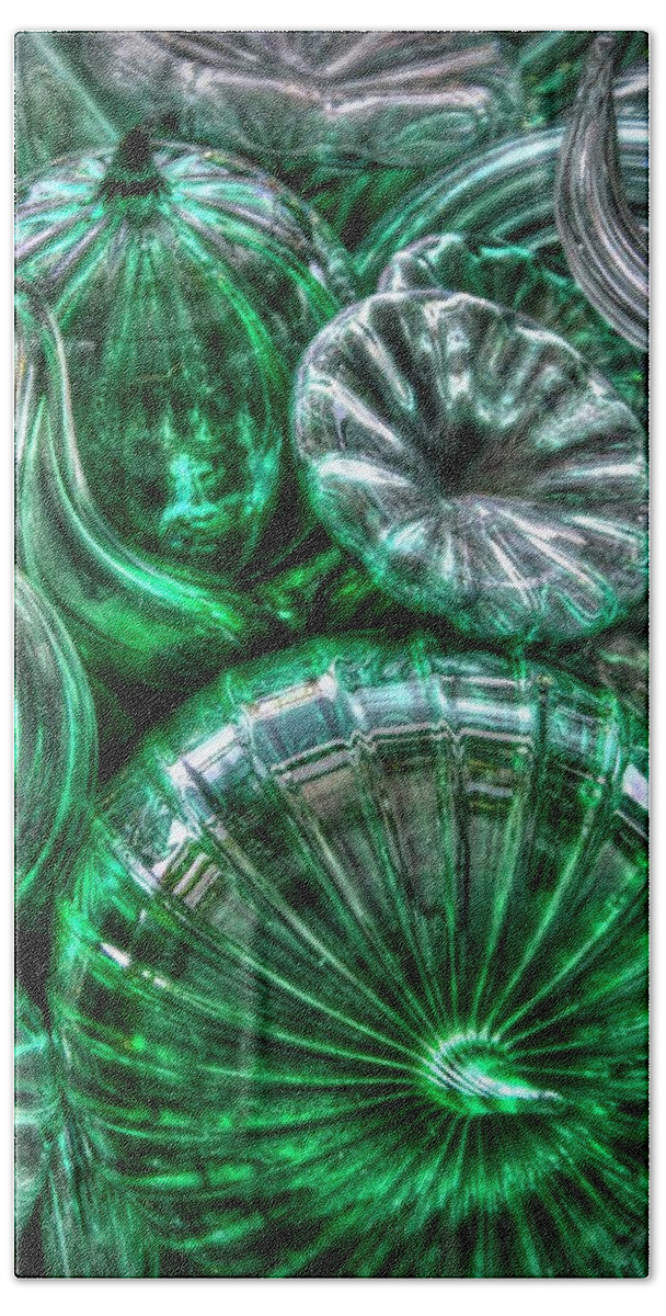 Glass Art Bath Towel featuring the photograph Vitreous Verdant Abstract by Jeff Cook