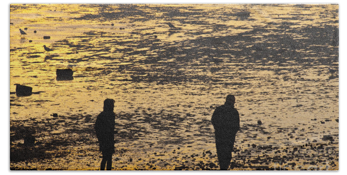 Walkers Bath Towel featuring the photograph Strangers On A Shore - Walking Silhouettes by James Lavott