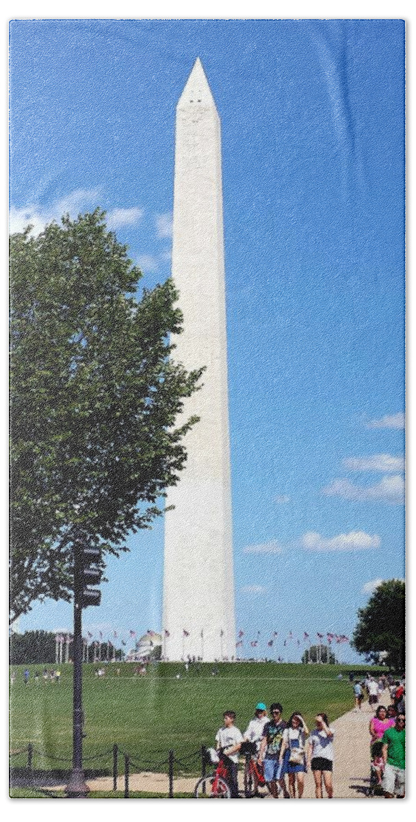 Washington Bath Towel featuring the photograph Washington Monument by Kenny Glover