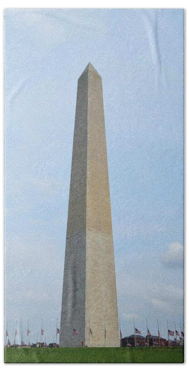 Washington Bath Towel featuring the photograph Washington Monument by Shanna Hyatt