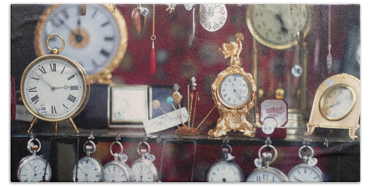 London Flea Markets Hand Towel featuring the photograph What Time Is It? by Ira Shander
