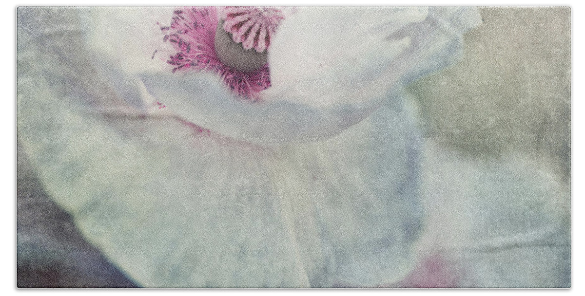 Poppy Bath Towel featuring the photograph White And Pink by Priska Wettstein