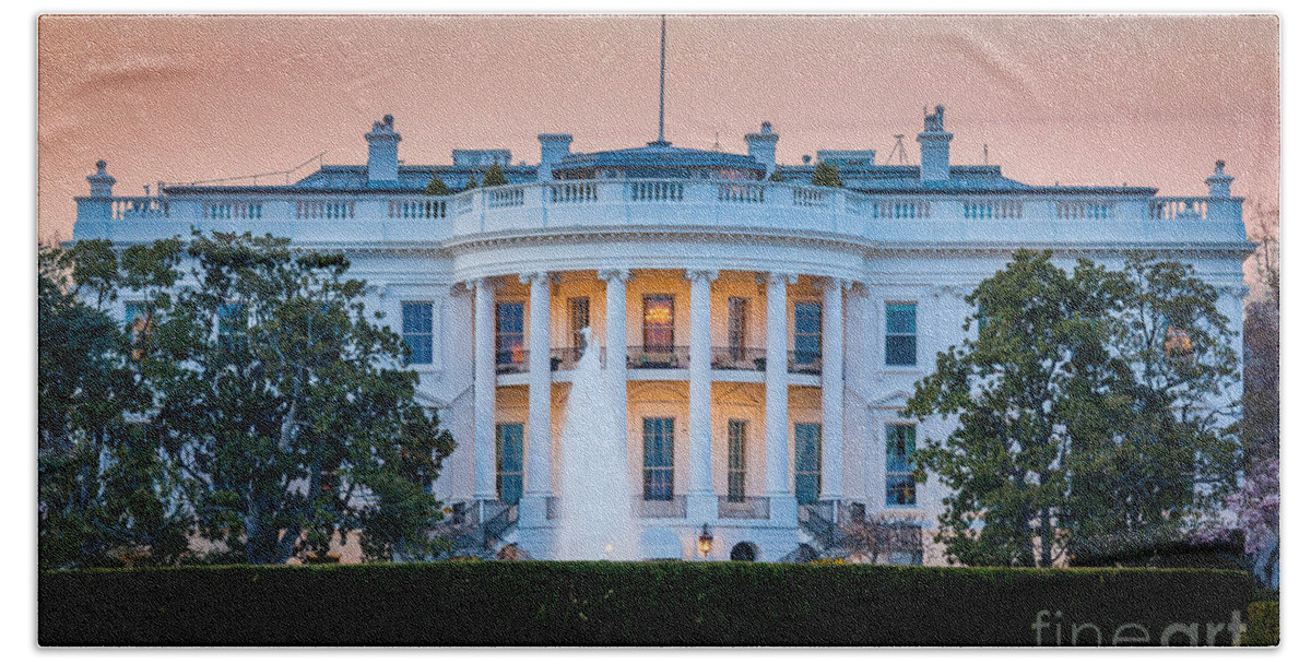 1600 Pennsylvania Avenue Hand Towel featuring the photograph White House by Inge Johnsson