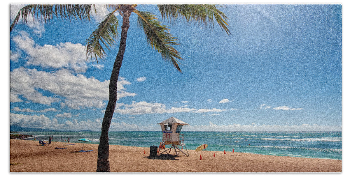 Hawaii Bath Towel featuring the photograph White Plains Beach by Dan McManus
