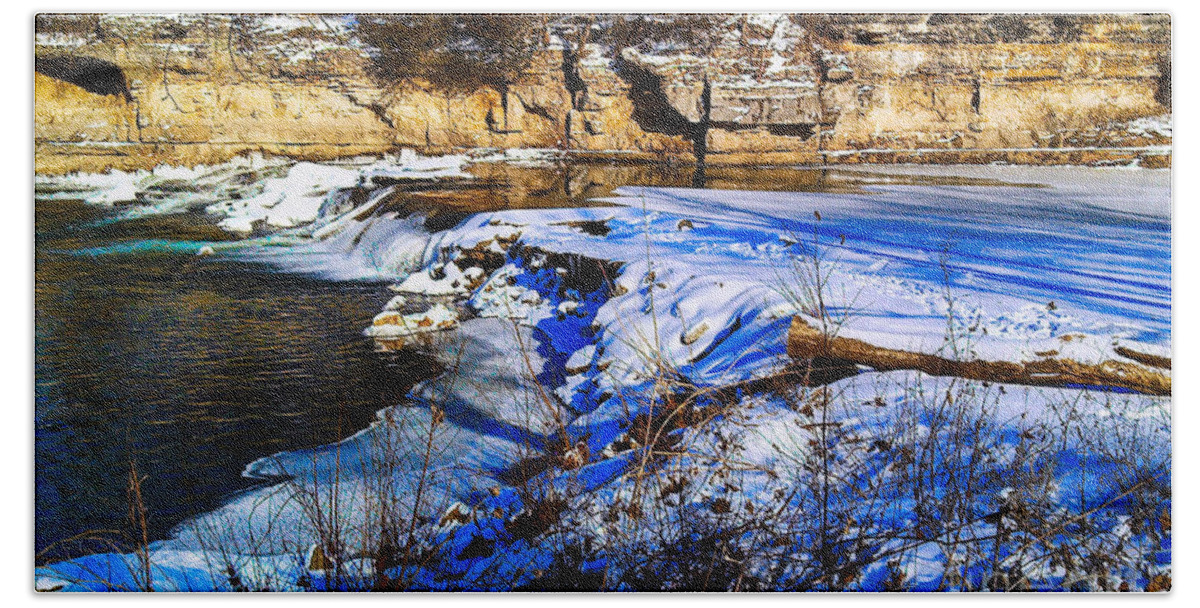 Winter Landscape Bath Towel featuring the photograph Winter Blues by Peggy Franz