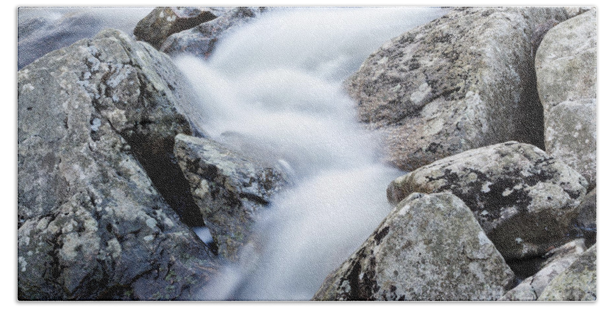 Water Bath Towel featuring the photograph Zen Moment by Mark Rogers