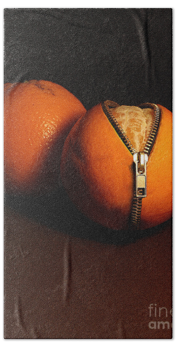 Idea Bath Towel featuring the photograph Zipped Oranges by Jaroslaw Blaminsky