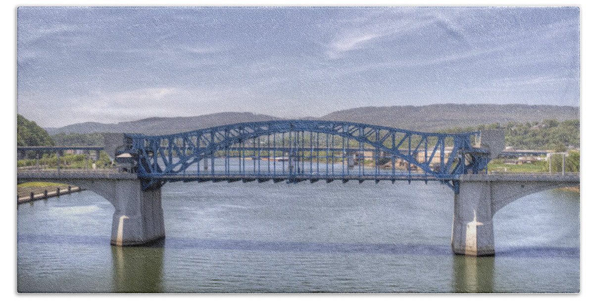 Chattanooga Hand Towel featuring the photograph Market Street Bridge #1 by David Troxel