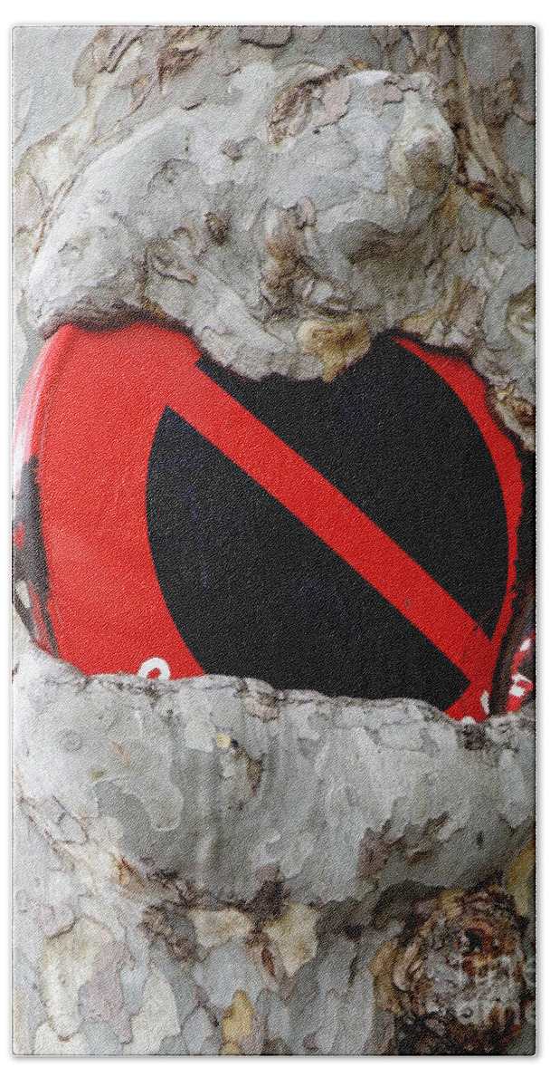 Tree Bath Towel featuring the photograph No Parking #1 by Lainie Wrightson