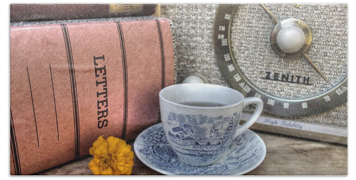 Tea Bath Towel featuring the photograph Tea Time #1 by Jane Linders