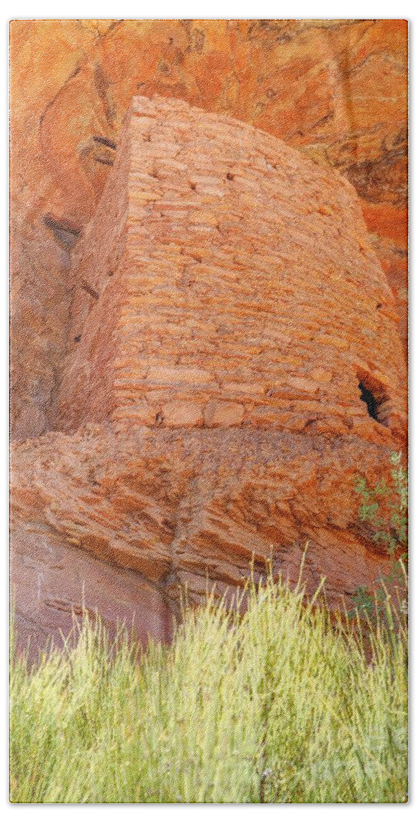 Ancient Bath Towel featuring the photograph Tower Anasazi Indian Ruins - Comb Ridge - Utah #1 by Gary Whitton