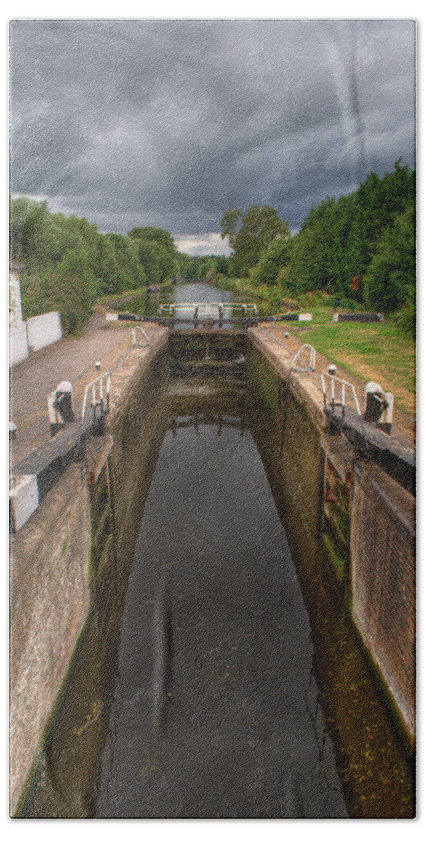 Grand Union Canal Hand Towel featuring the photograph Wide Water Lock #1 by Chris Day