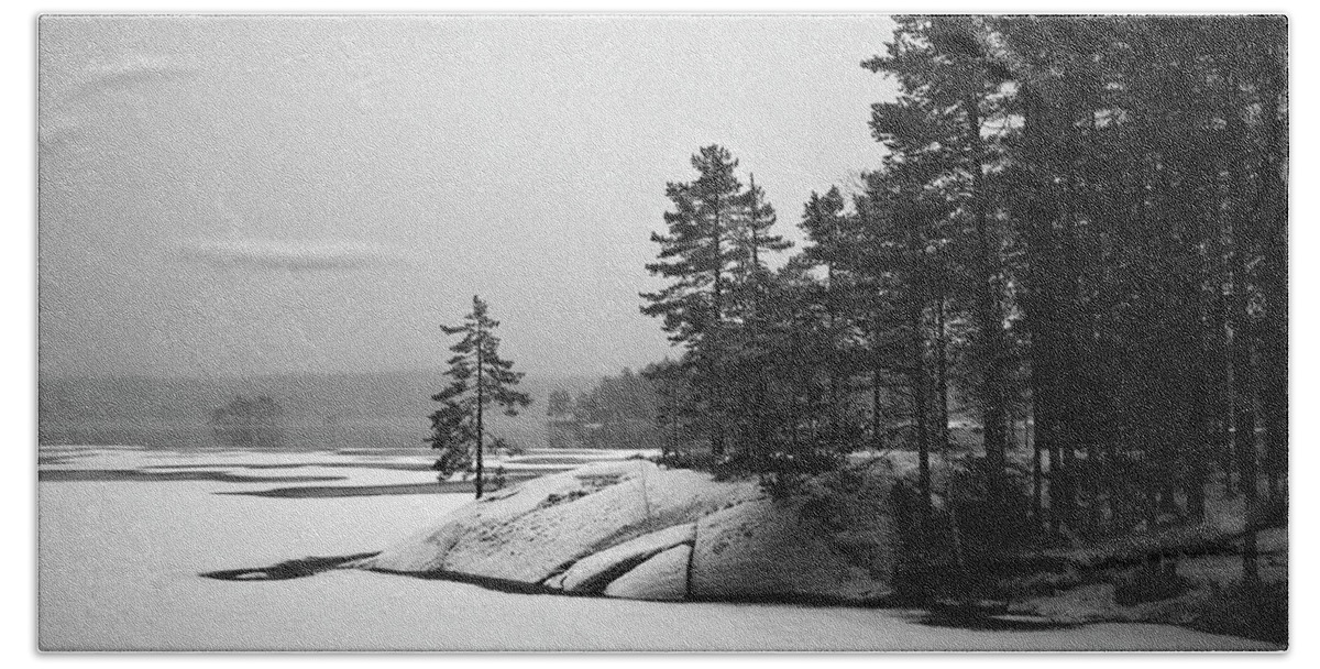 Lehtokukka Hand Towel featuring the photograph Haukkajarvi first snow #1 by Jouko Lehto
