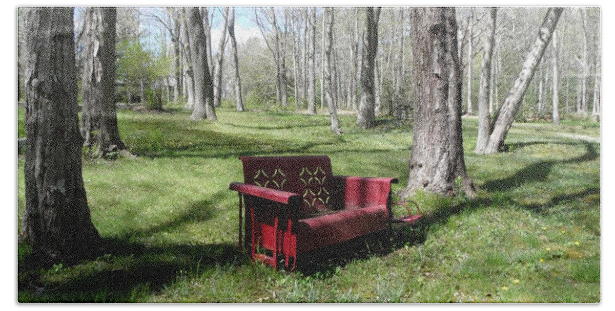 Old Metal Bench Bath Towel featuring the photograph A perfect bench in the country by Kim Galluzzo Wozniak