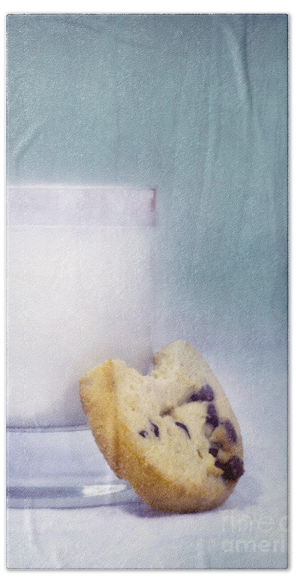 Mild Hand Towel featuring the photograph After School Snack by Priska Wettstein