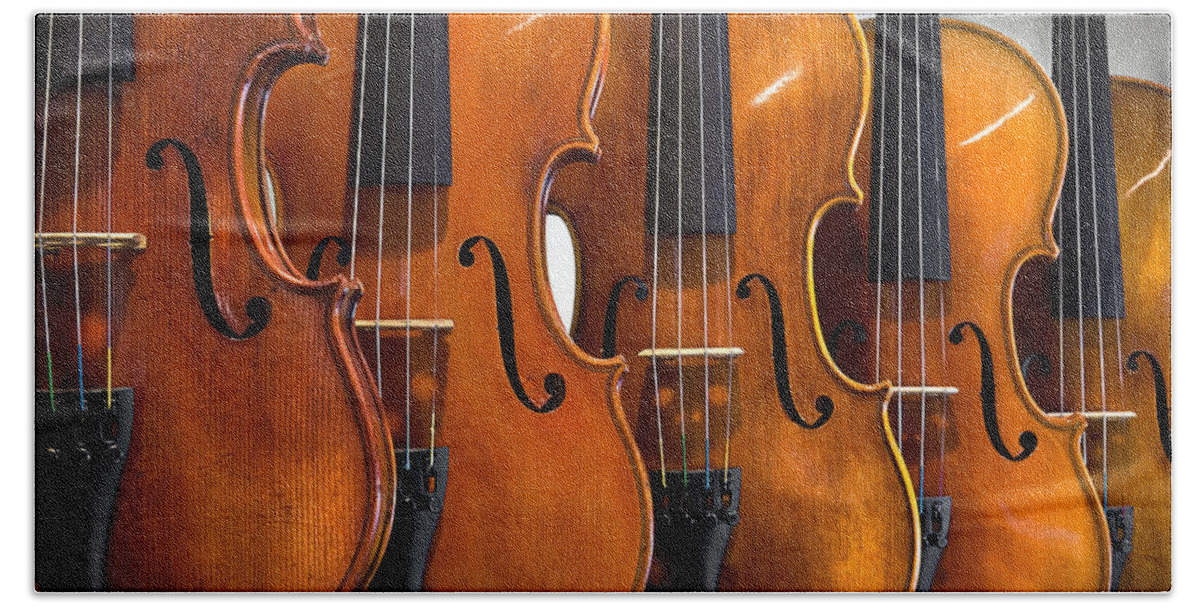 Violin Bath Towel featuring the photograph All In A Row by Endre Balogh
